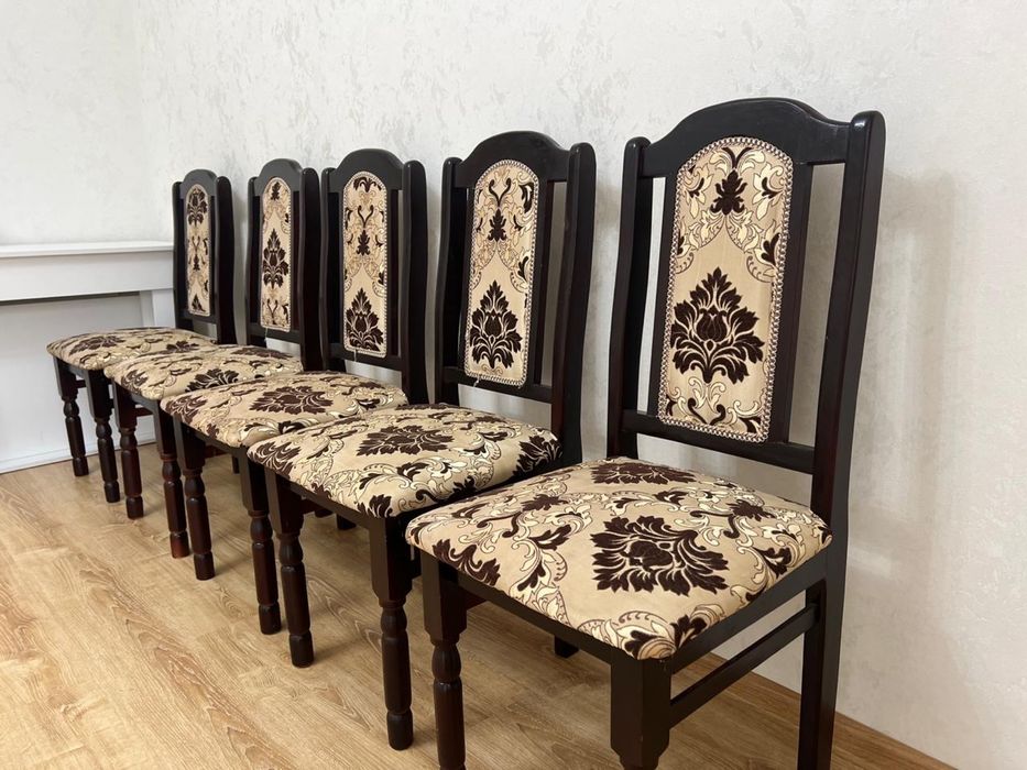 Стуль и шкаф мебель