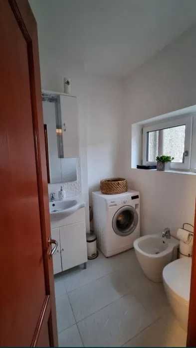 Închiriez pe termen lung apartament tip studio, central, zona Sanitas