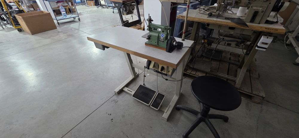 Masina de cusut festonat  industriala MERROW 18-S