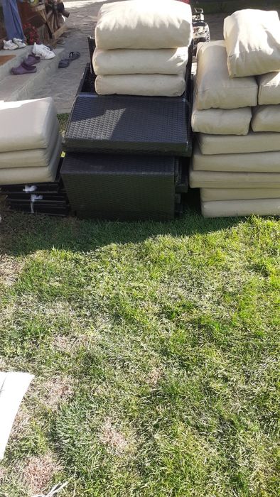 Vind coltar,scaune si masa din ratan