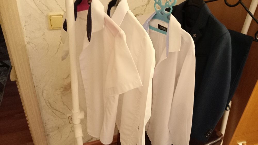 Продаю костюм школьный б/у