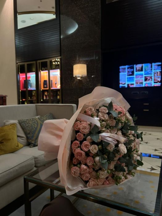 Кустовые розы свежий