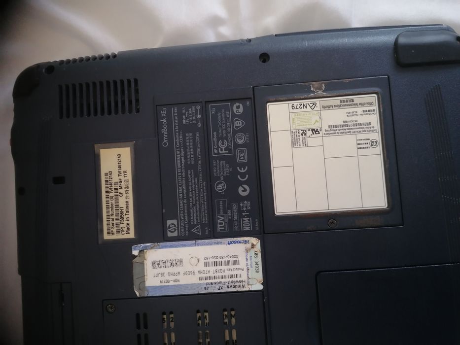 Vând 2  laptop-uri pentru piese