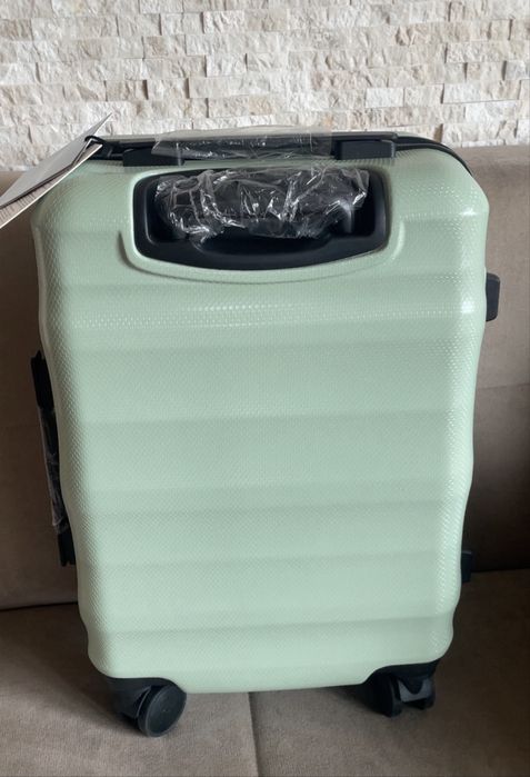 ЧИСТО НОВ кабинен куфар Wings 55х40х22