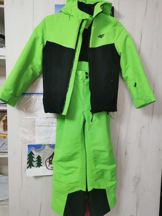 Vând costum de schi copii 128