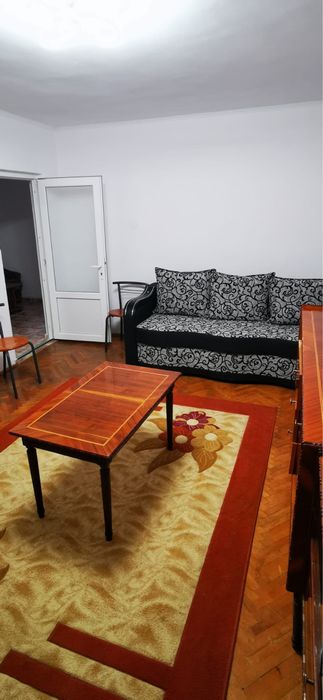 PF inchiriez apt vizavi de Palas
