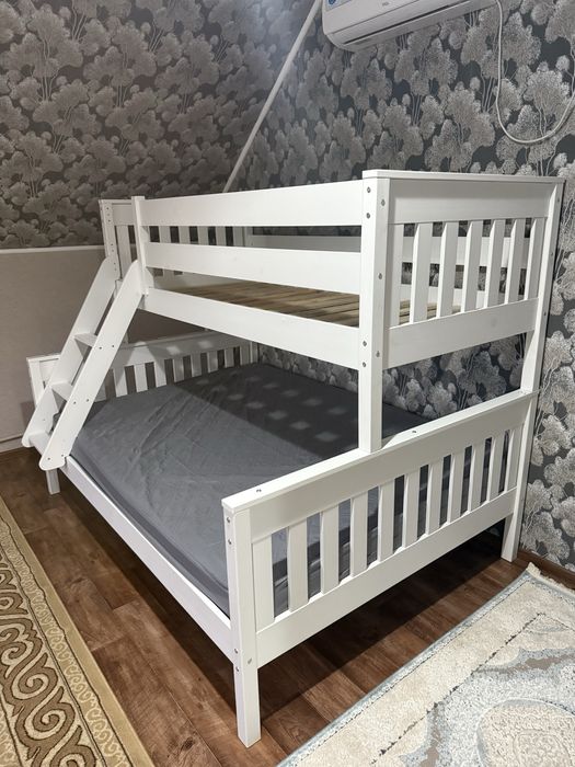 Детская, двухъярусная кроватка.