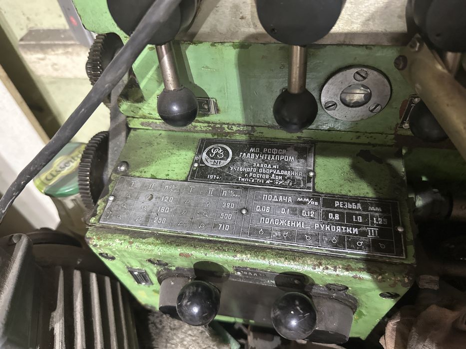 Продам токарный станок ( стоит без дела ) , советского производства