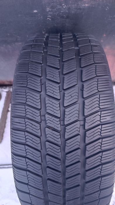 225/45/17 Barum .