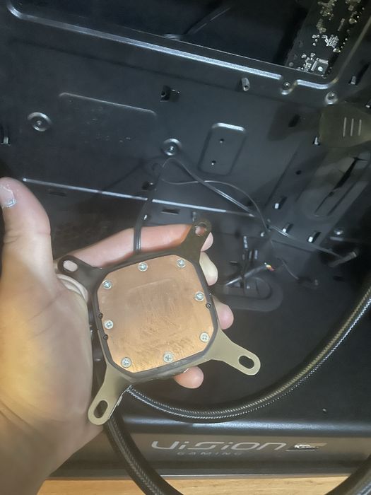 Carcasa + AIO Corsair