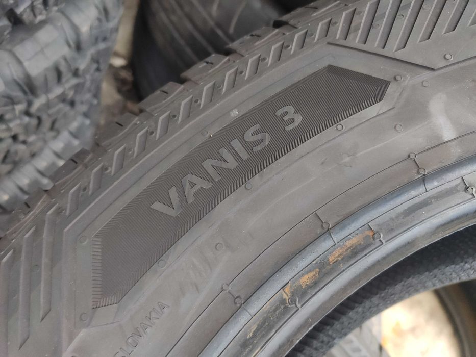 2бр Като нови летни гуми за бус 215 65 16 С - Barum - DOT 2025