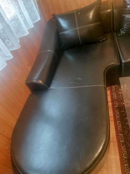 КОМПЛЕКТ черен кожен диван + стъклена холна маса