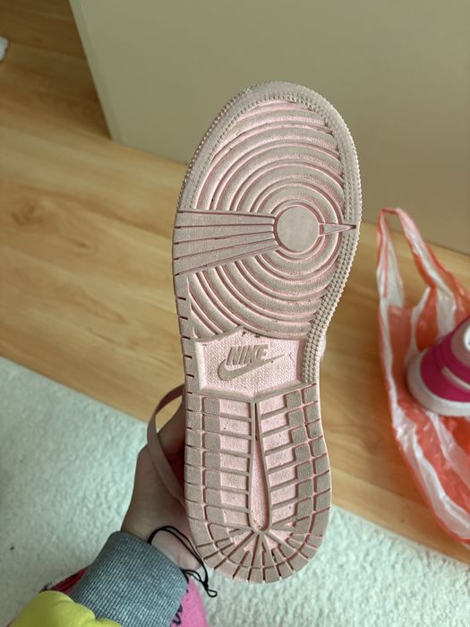 обувки nike jordan розови