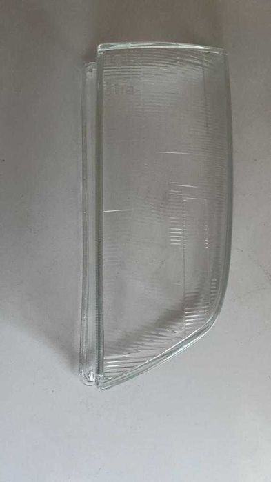 Стекло фары Toyota Carina e