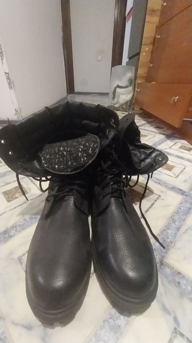 Срочно продам берцы