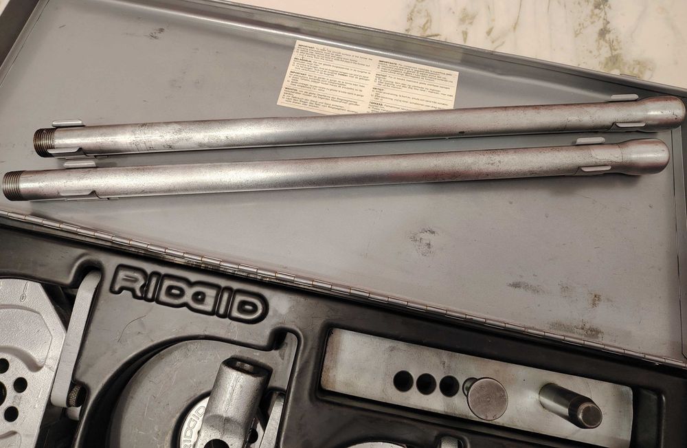 Dispoztiv profesional Ridgid Model 370 pentru indoit tevi