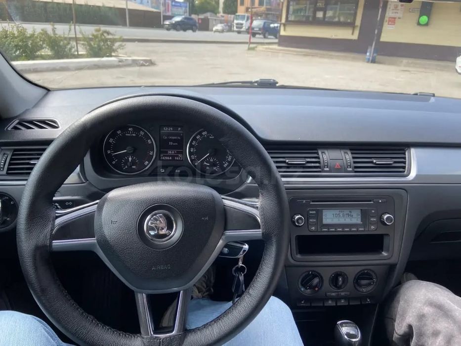 Продам SKODA RAPID 2014 года.