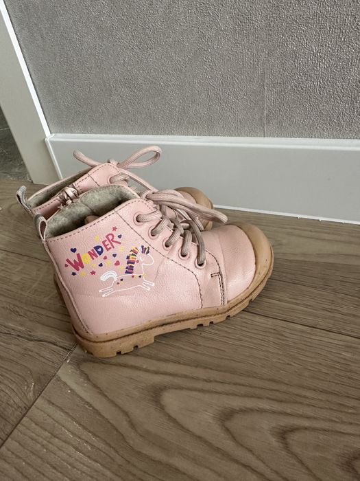 Продам ботинки детские