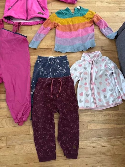 Малък сет с много хубави дрешки за момиче 86/92