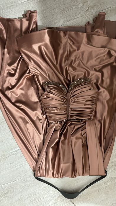 Продавам Бална рокля.