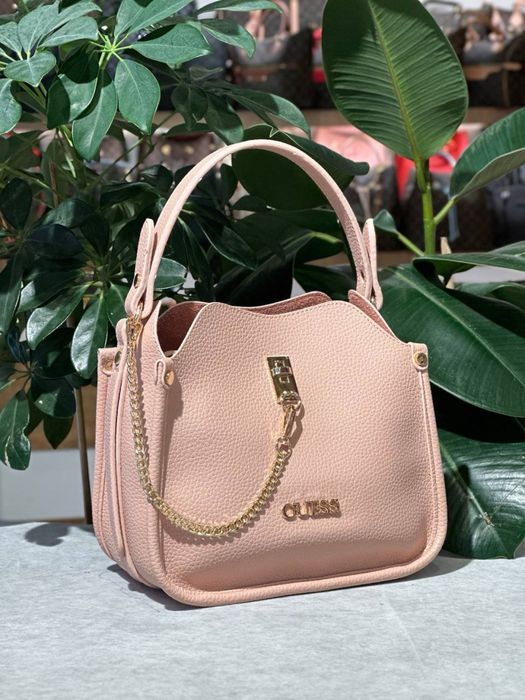 Geanta Guess Noua !!! Dimensiuni 24/21 !!!