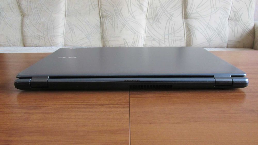 17.3 инча Acer с 8 GB DDR3 и SSD 240GB