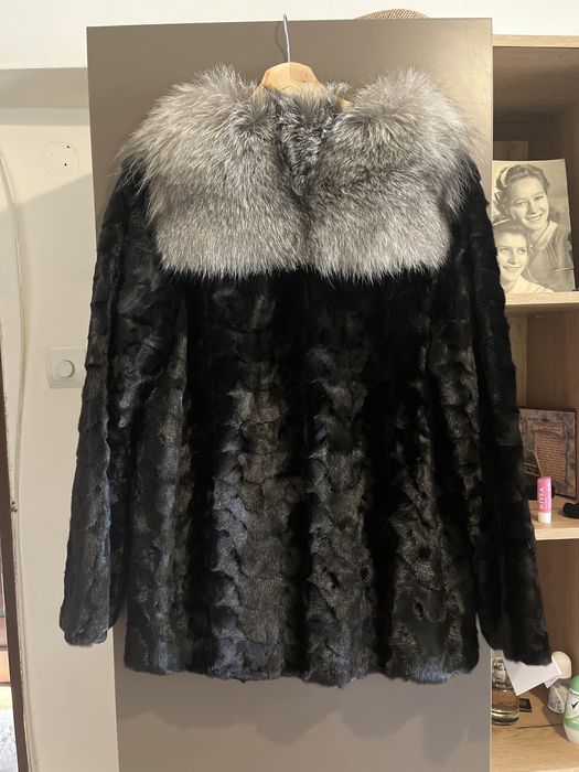 Haina din blana naturala neagra