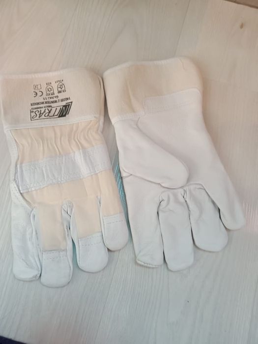 Спецодежда и перчатка