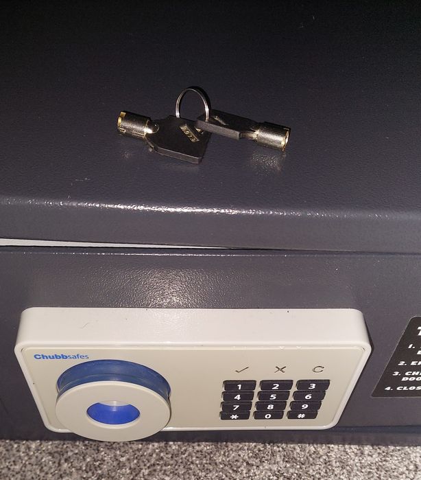 Seif digital dar și cu 2 chei rezerva