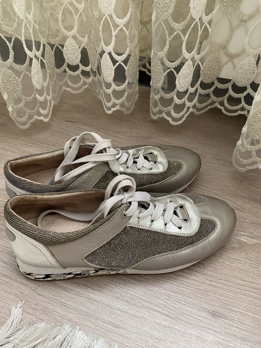 кроссовки женские