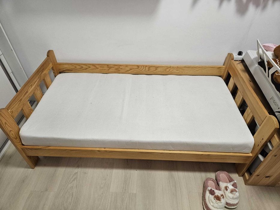 Set mobilier copii: pat cu sertar, birou reglabil, cadru depozitare cu cutii