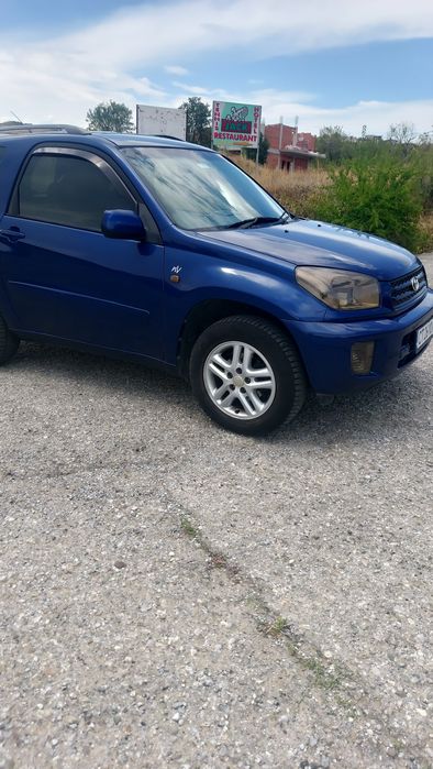 продавам тойота раф 4 много добро състояние бензин всичко платено