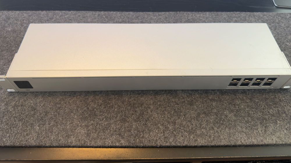 UNIFI USW-AGGREGATION, switch 10 GB, folosit, stare impecabila.