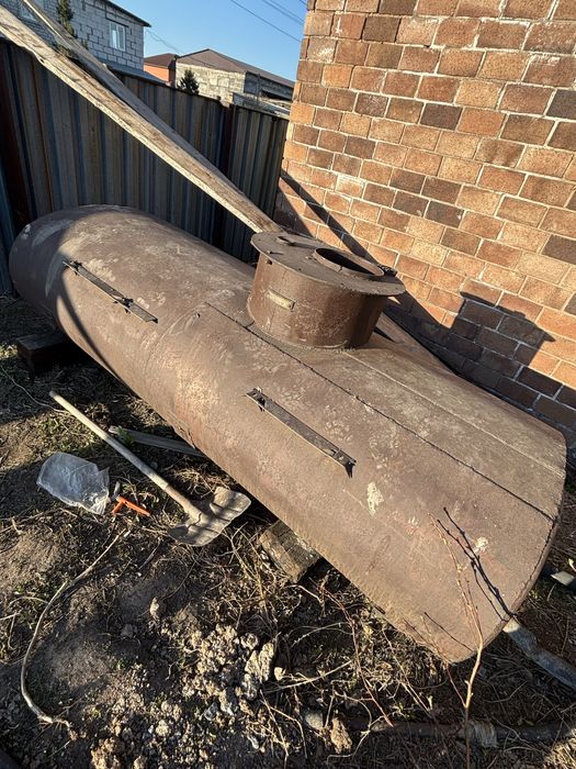 цистерна 2тонны б/у