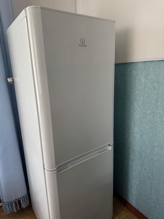 Холодильник Indesit