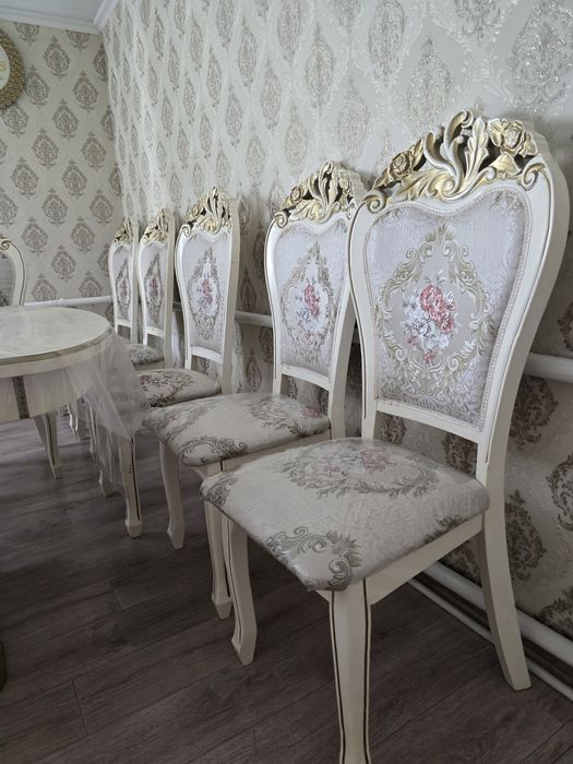 Срочно продам стол вместе со стульями или отдельно