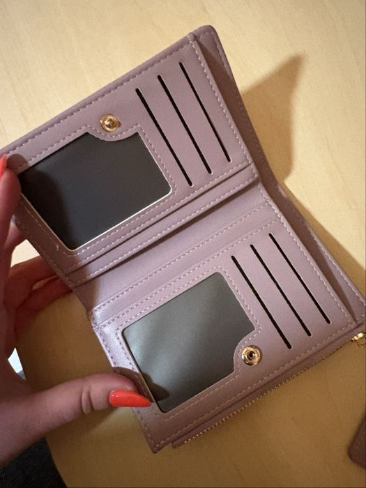 Дамско лилаво портмоне