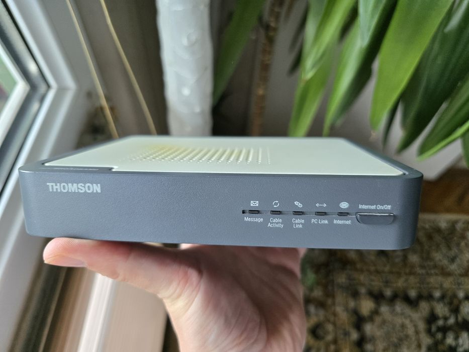 Продавам кабелен рутер Thomson