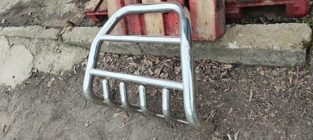 Продавам ролбар за японски джип.