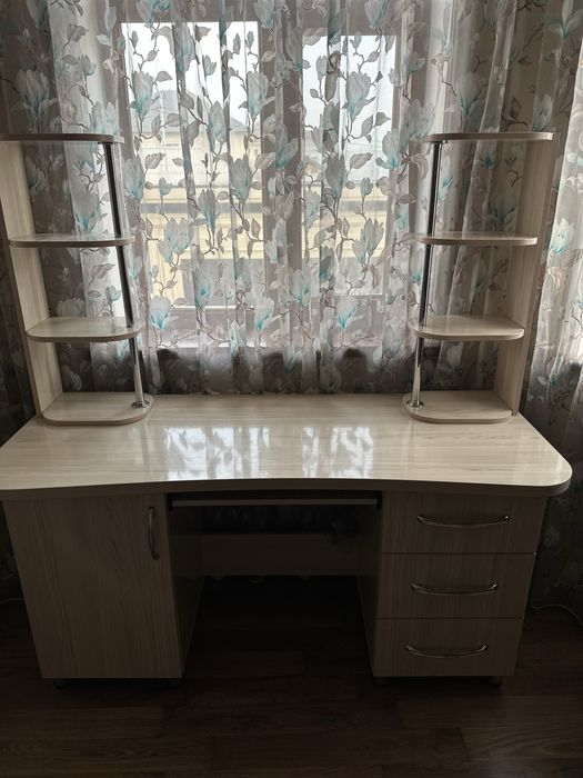 Рабочий стол  в белом цвете