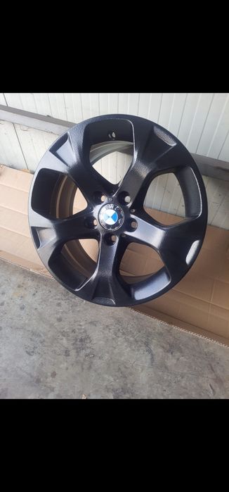 Se vinde un set de Jante Bmw R17  cu cauciucuri de iarna  90 % profil
