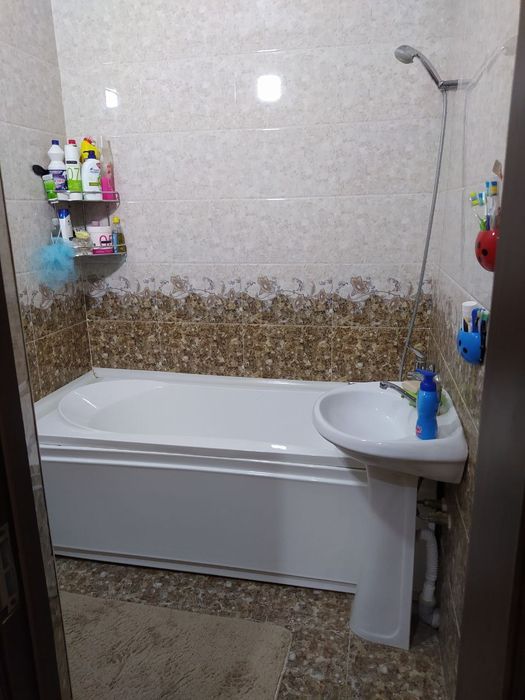 Сагдиана мед.колледж 5 этаж, 3 хона, 105 кв.м  уй сотилади