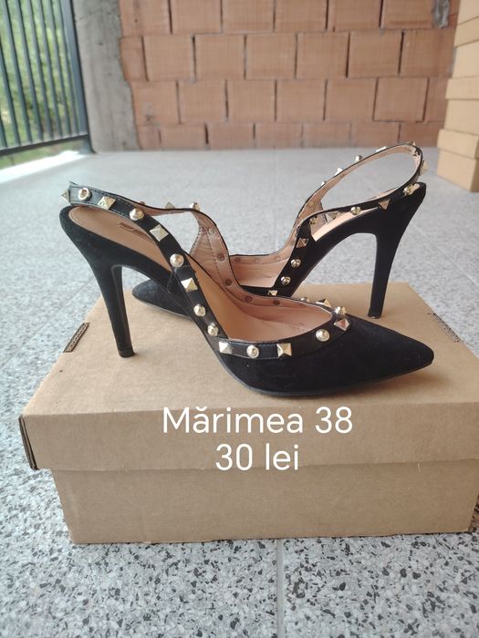 Vând pantofi eleganți!
