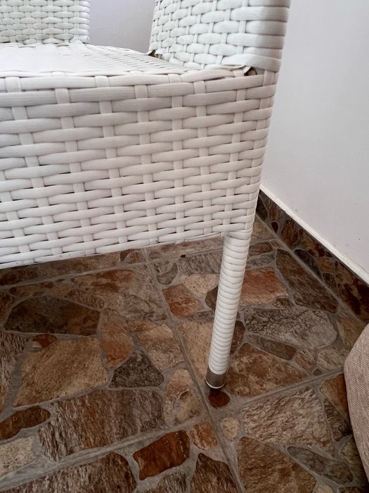 Градинско канапе от изкуствен бял ратан