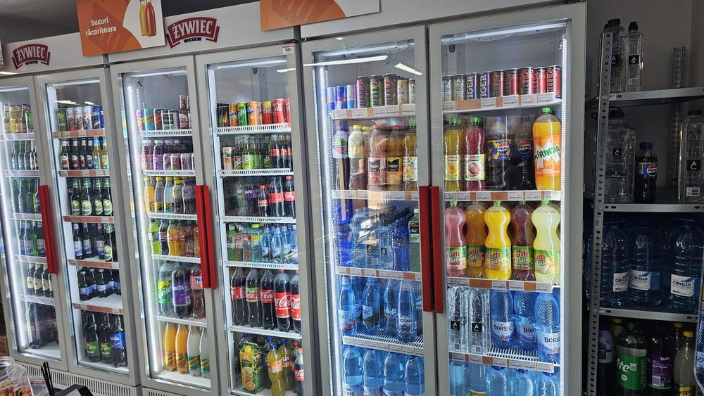 Vitrina frigorifica dublă lactate mezeluri băuturi flori