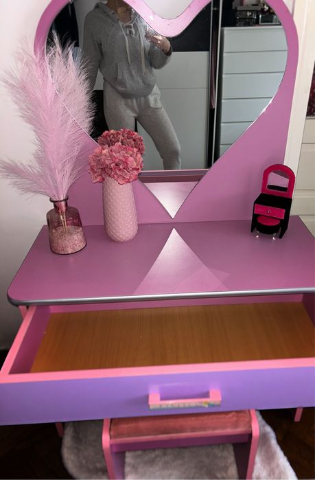 Masa de make up/ toaleta roz, in forma de inima