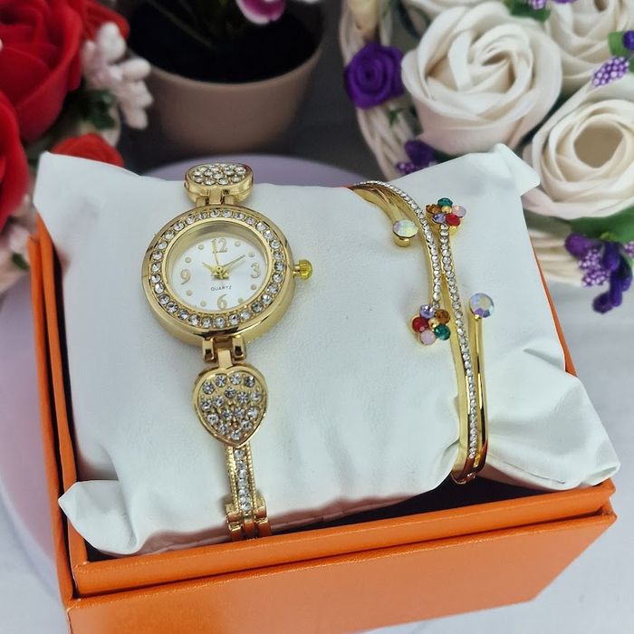 Дамски комплект  часовник и гривна с камъни