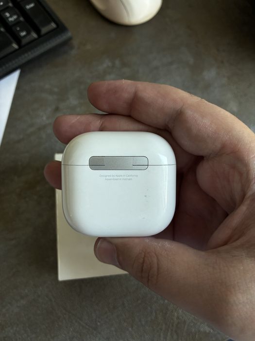продаю Iphone 16e, б/у