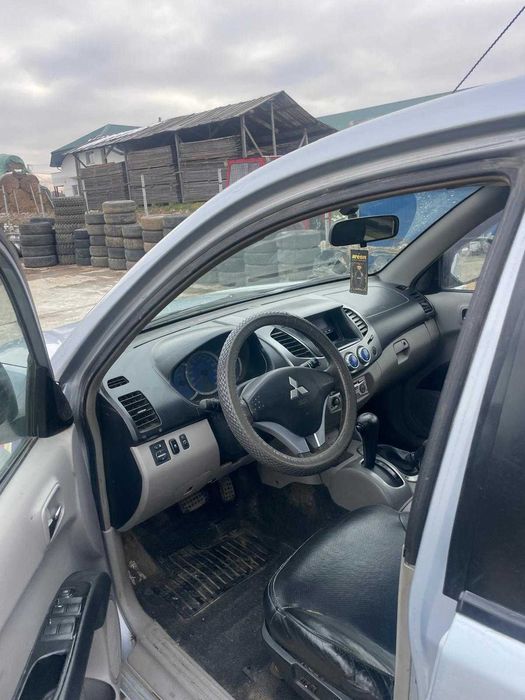 Dezmembrez Mitsubishi L200 2.5 diesel 2006-2009