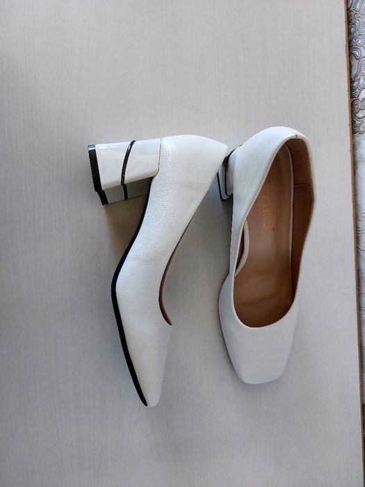 Туфли белые 37 размер